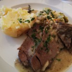 Gekochtes Bugstück vom EIFEL Rind mit Apfelkren, Erdäpfelpüree und Wirsinggemüse. (c) Sabine Krösser